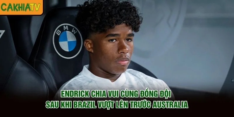Endrick chia vui cùng đồng đội sau khi Brazil vượt lên trước Australia